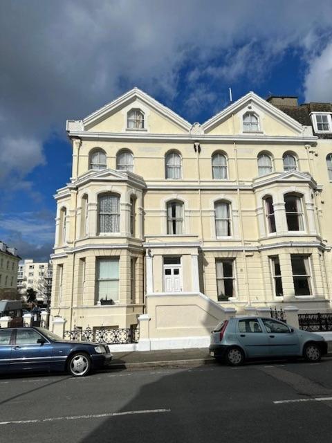 Appletree Hotel Eastbourne Exteriör bild